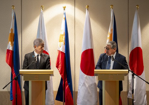 Japanese Foreign Minister Takeshi Iwaya (left) and Philippine Foreign Secretary Enrique Manalo attend a joint press conference in Taguig City, Philippines, Jan. 15, 2025.