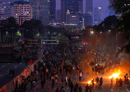 Indonesia protesters set fires amid clashes outside the Parliament building in Jakarta, Aug. 22, 2024.