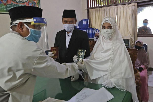 Usulan Kementerian Agama jadikan KUA tempat pernikahan semua agama tuai kontroversi