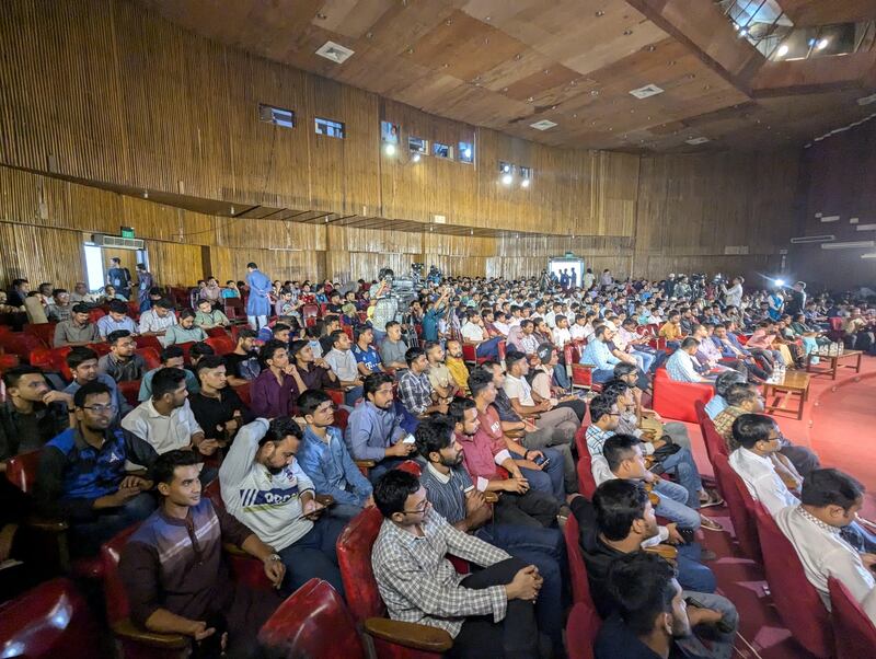 19-BD-crowd.jpg